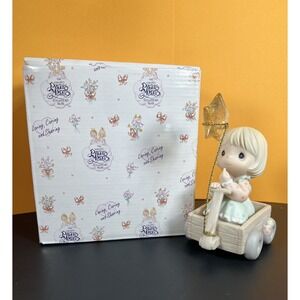 Precious Moments 1999 Wishing You a World of Peace C0019 Symbol of Membership